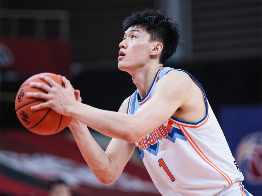 冤枉！广东遭2次致命误判，媒体：约克踩线了，家政是鞋影在线上